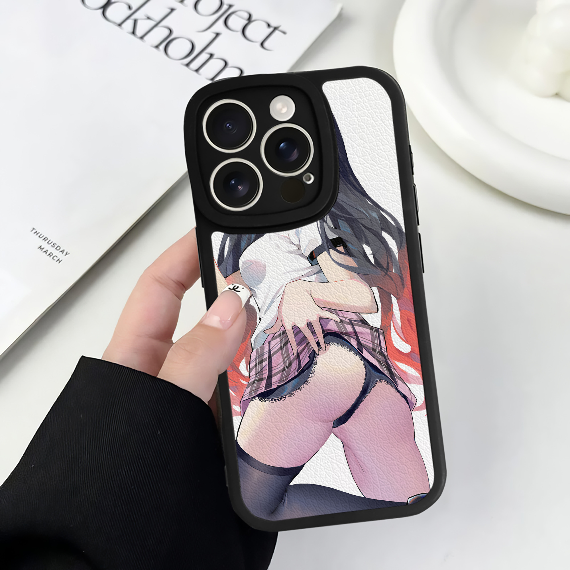 （画像用） 鬼滅の刃（きめつのやいば）竈門 禰󠄀豆子／かまど ねずこ Kamado Nezuko 【iPhone 16シリーズ対応】シリコンスマホケース（レザー調） 材質：シリコン